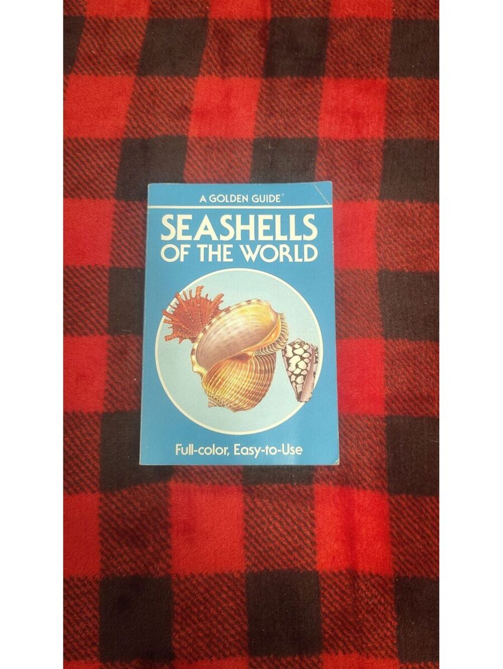 Vintage 1985 Seashells of the World R. Tucker Abbott Golden Guide Illustrated